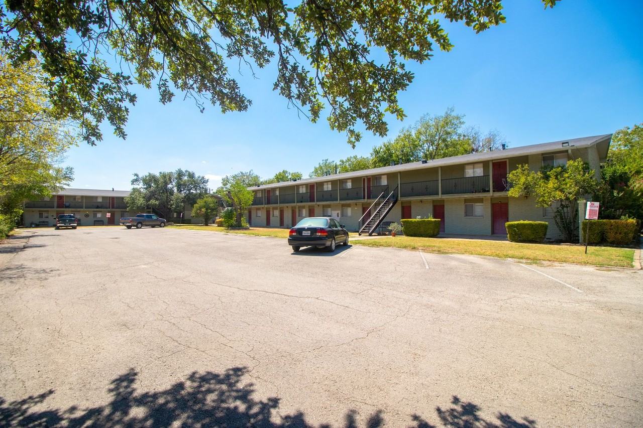 806 E 13th St #202 - Photo 2 of 19