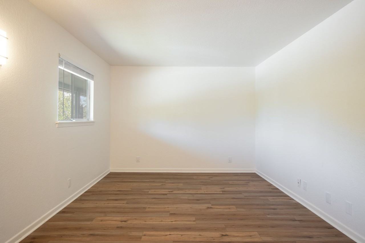 806 E 13th St #202 - Photo 6 of 19