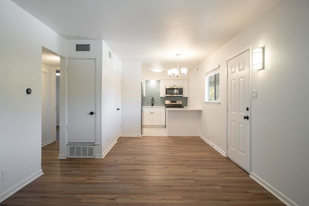 806 E 13th St #202 - Photo 7 of 19