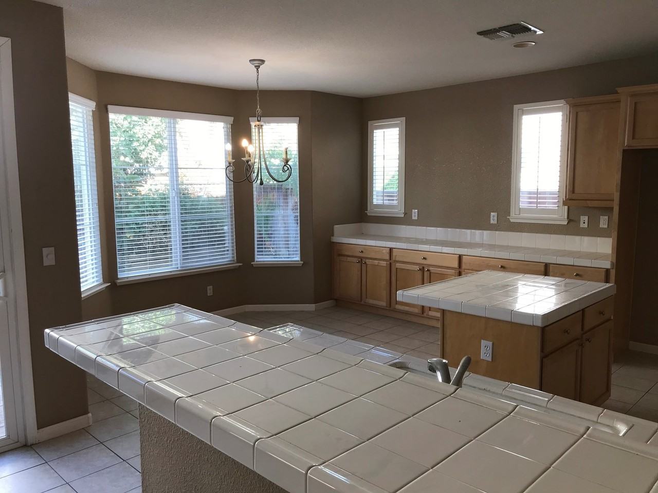 149 E Legacy Dr - Photo 4 of 17