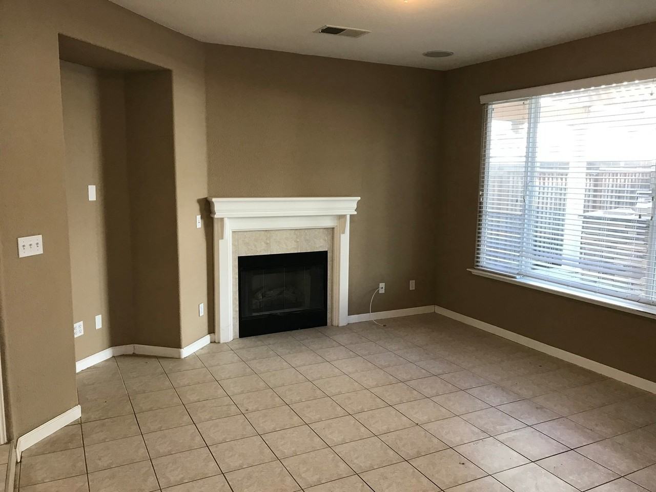 149 E Legacy Dr - Photo 5 of 17