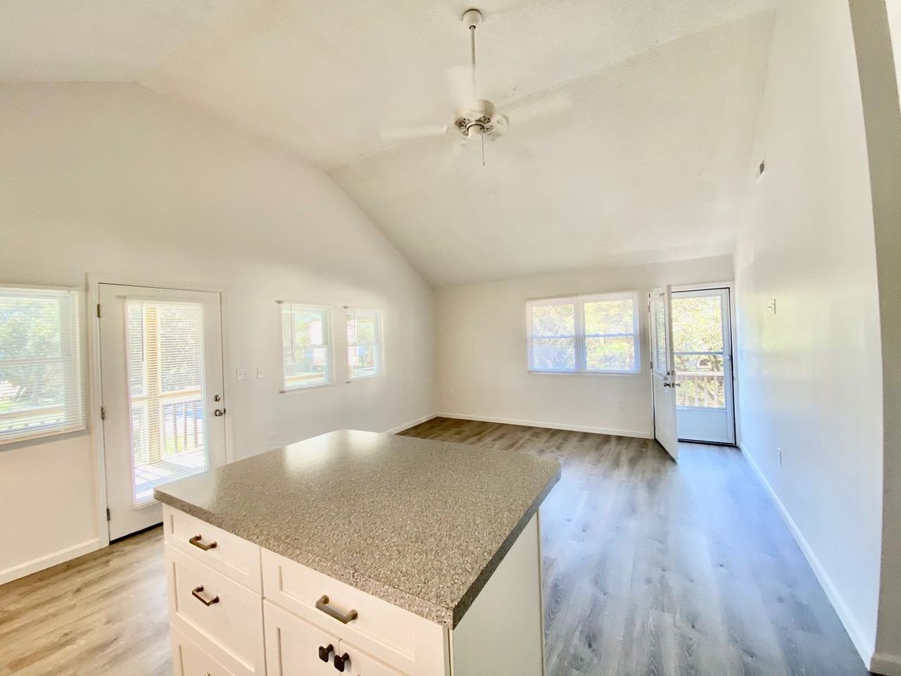 408 W Eden St - Photo 3 of 26