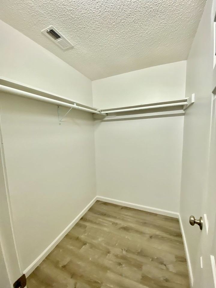 408 W Eden St - Photo 6 of 26