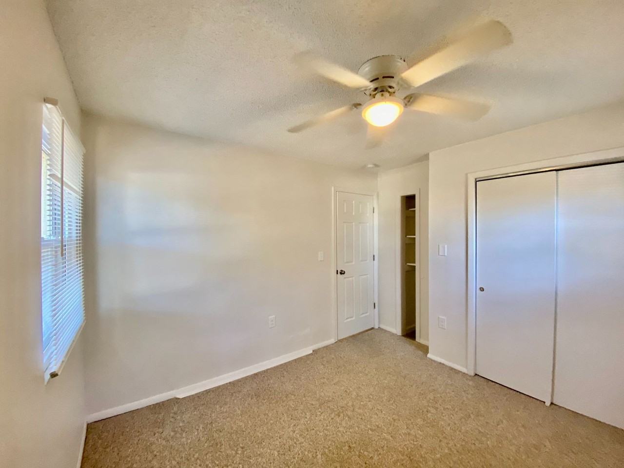 408 W Eden St - Photo 7 of 26