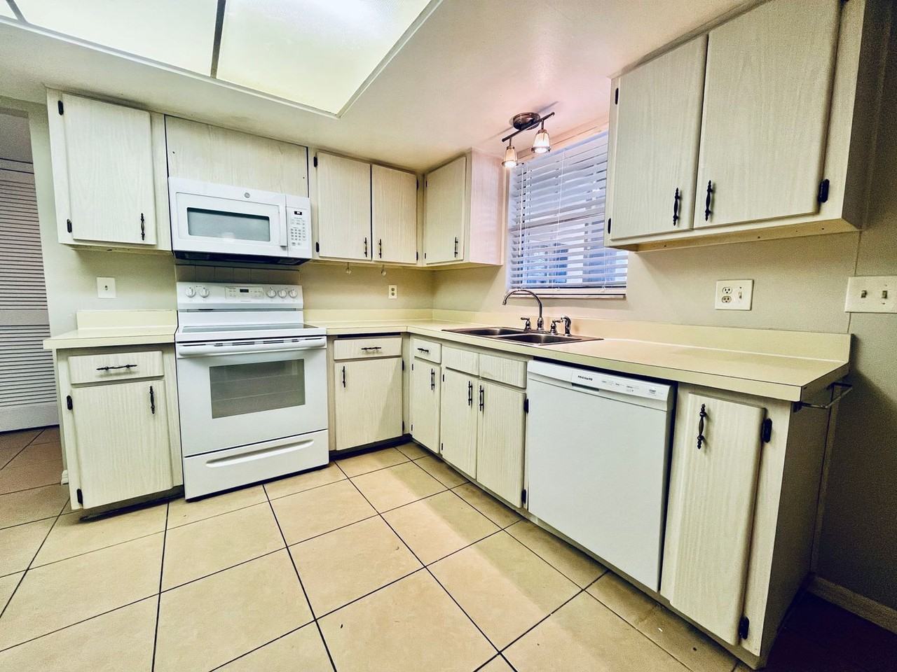 10368 Carrollwood Ln #234 - Photo 5 of 28