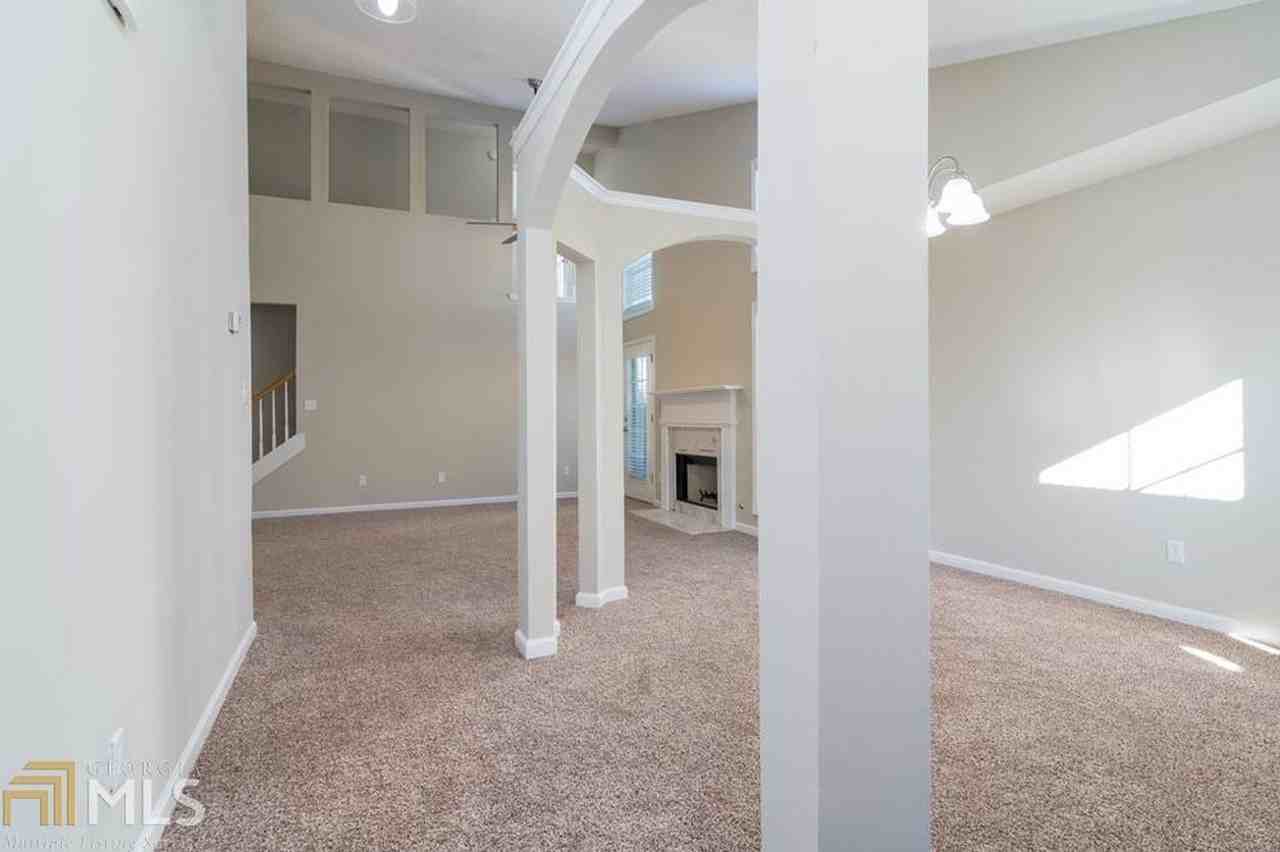 145 Courtyard Dr - Photo 5 of 29