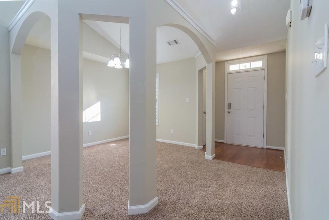 145 Courtyard Dr - Photo 6 of 29