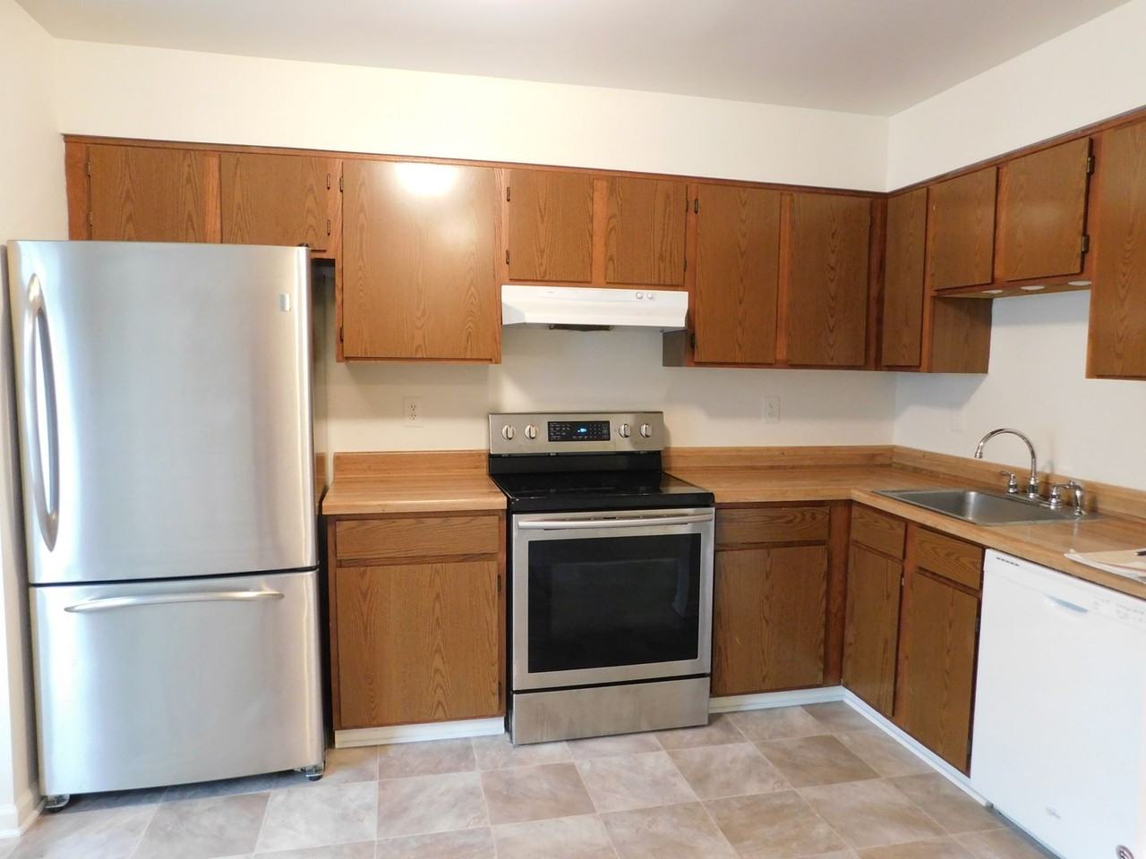 221 Kimberly Way - Photo 4 of 17