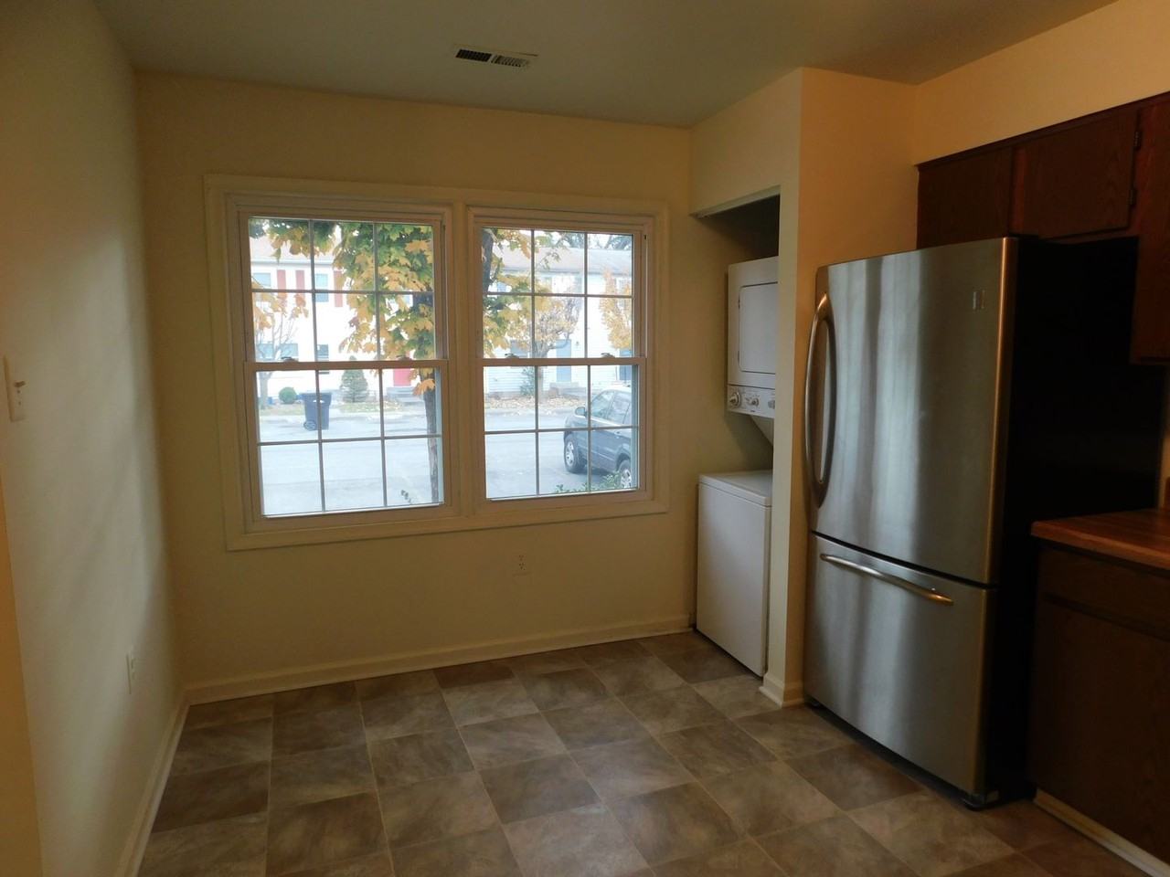 221 Kimberly Way - Photo 5 of 17