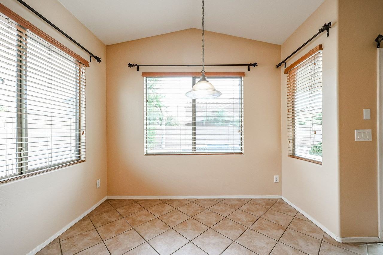 4871 S Cobblestone St - Photo 3 of 41