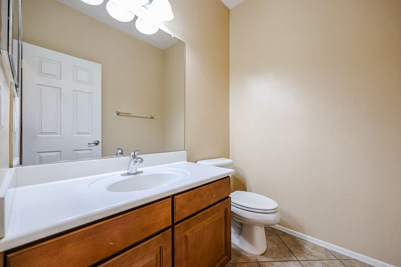 4871 S Cobblestone St - Photo 4 of 41