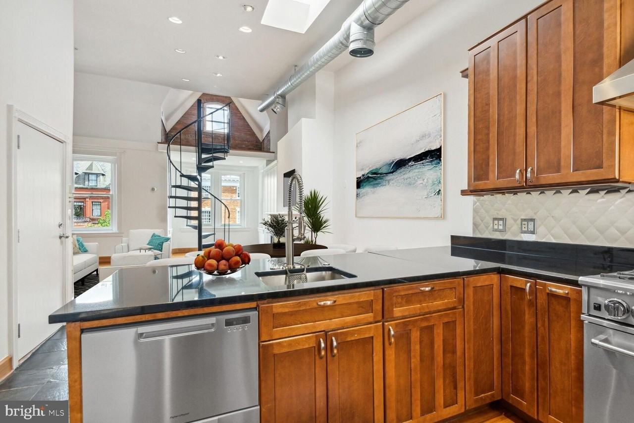 1704 19th St Nw Apt 10 #10 - Photo 7 of 25