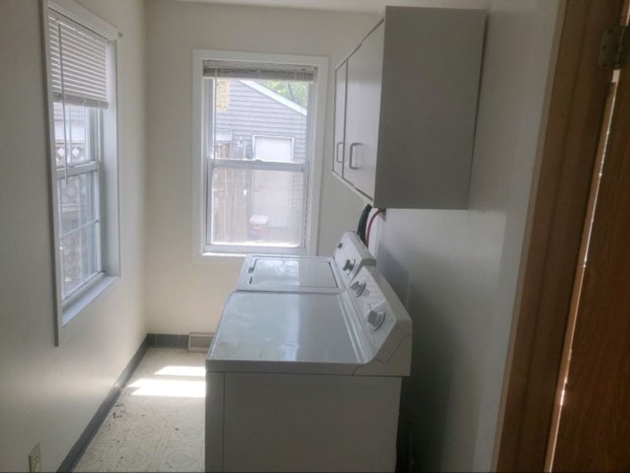 327 Pennsylvania Ave - Photo 2 of 14