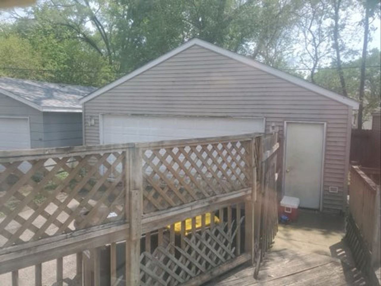 327 Pennsylvania Ave - Photo 5 of 14