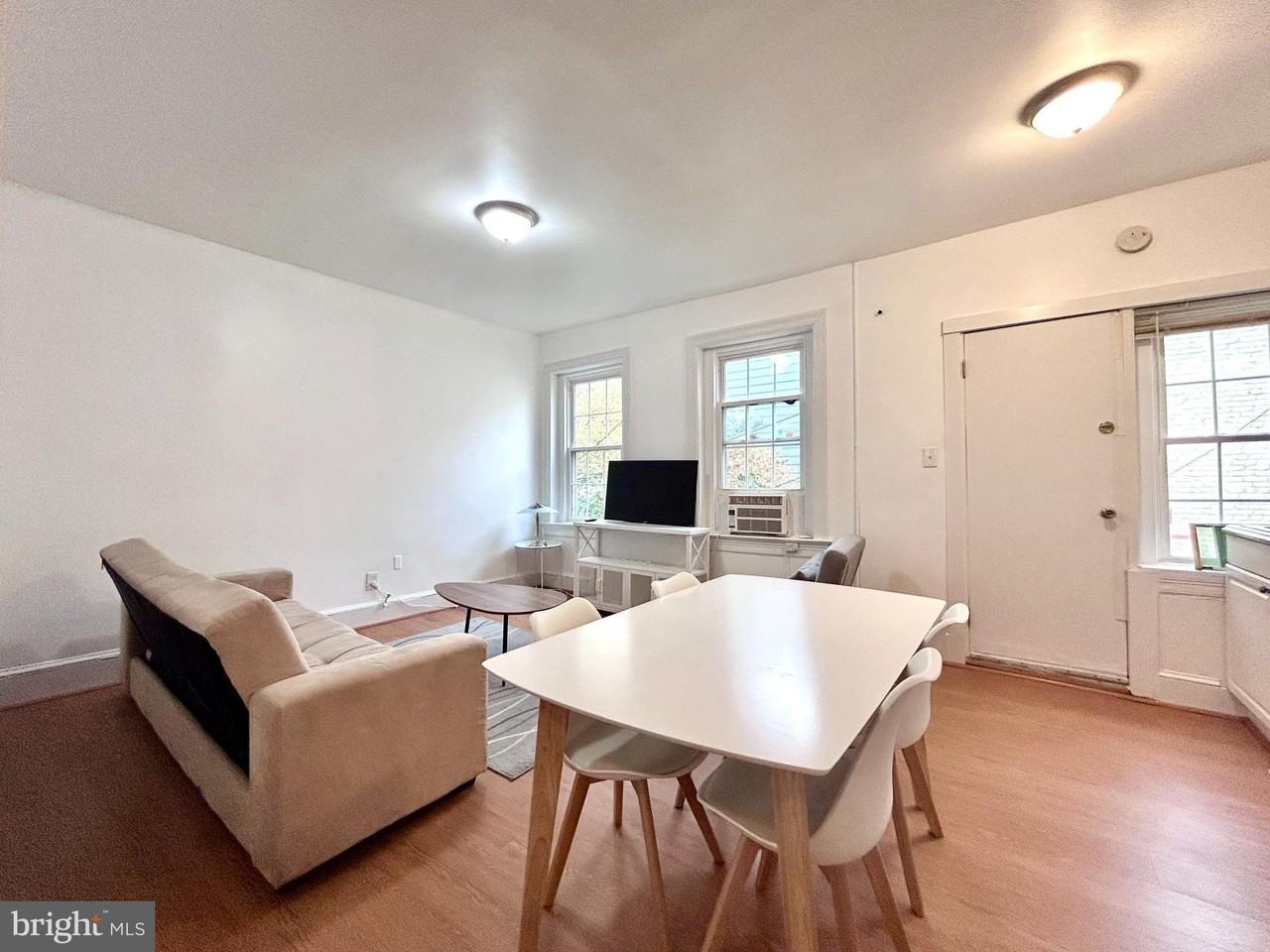 1544 Independence Ave Se Apt 3 #3 - Photo 3 of 10