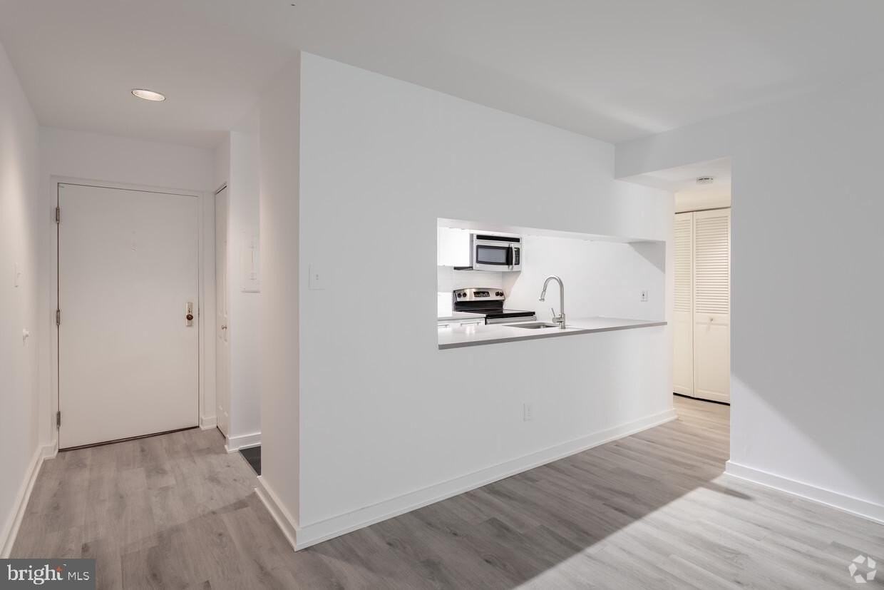 601 24th St Nw Apt 306 #306 - Photo 5 of 7