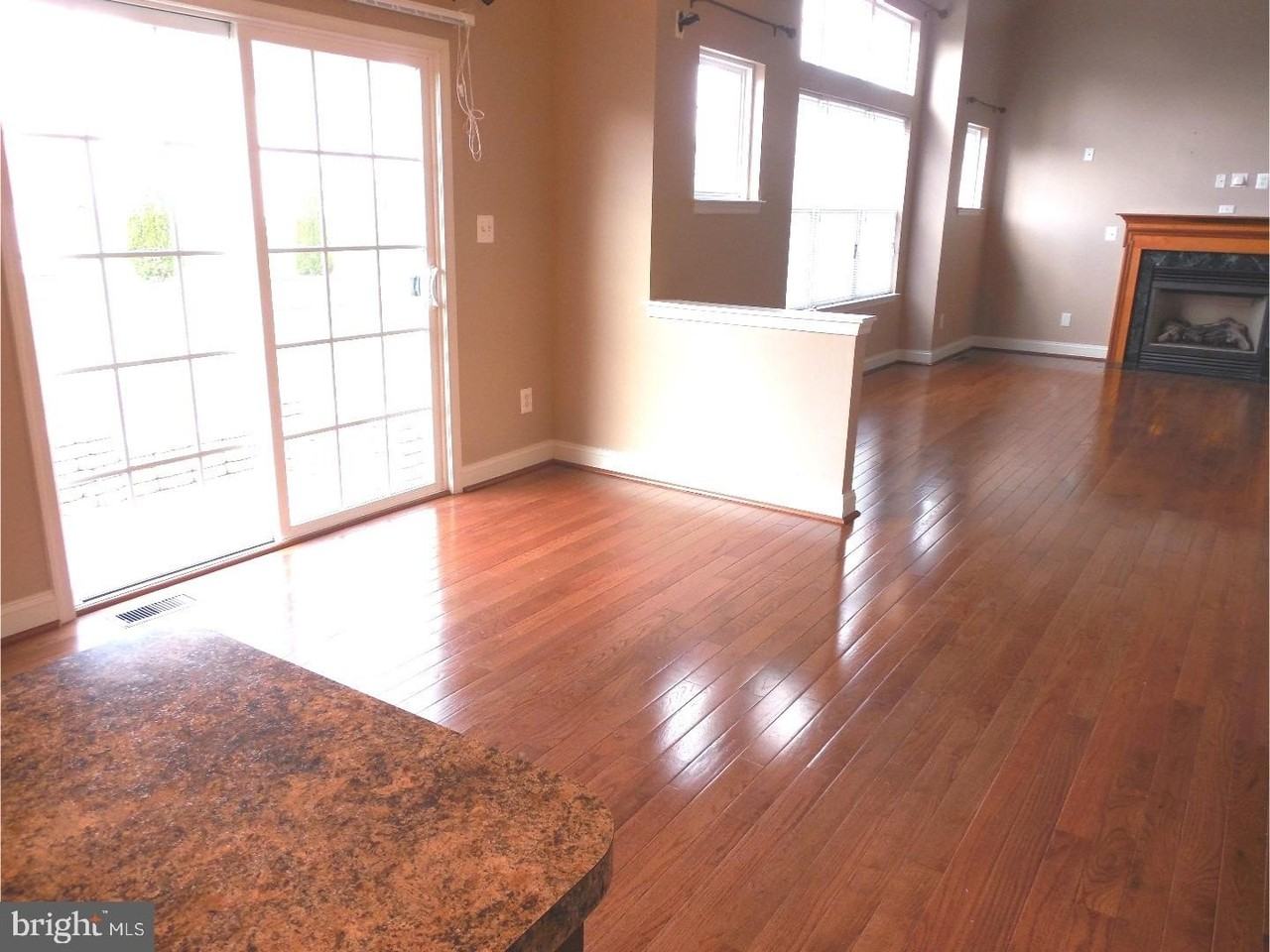 802 Haley St - Photo 6 of 18