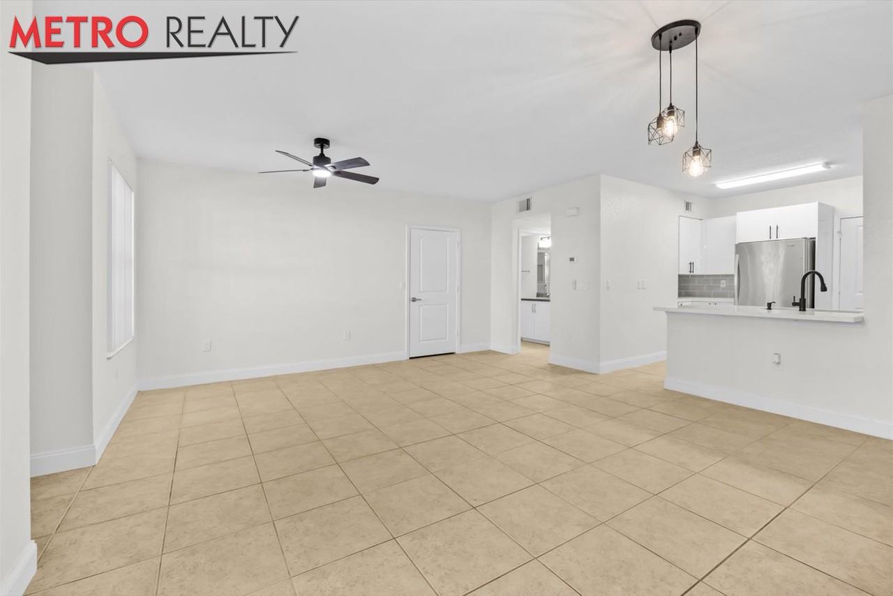 158 Southwest Peacock Boulevard #30-104 - Photo 4 of 31