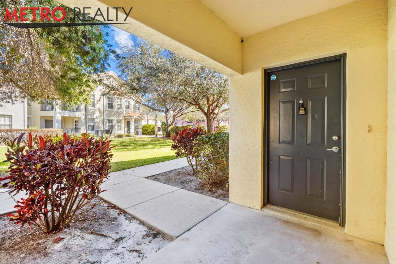 158 Southwest Peacock Boulevard #30-104 - Photo 2 of 31