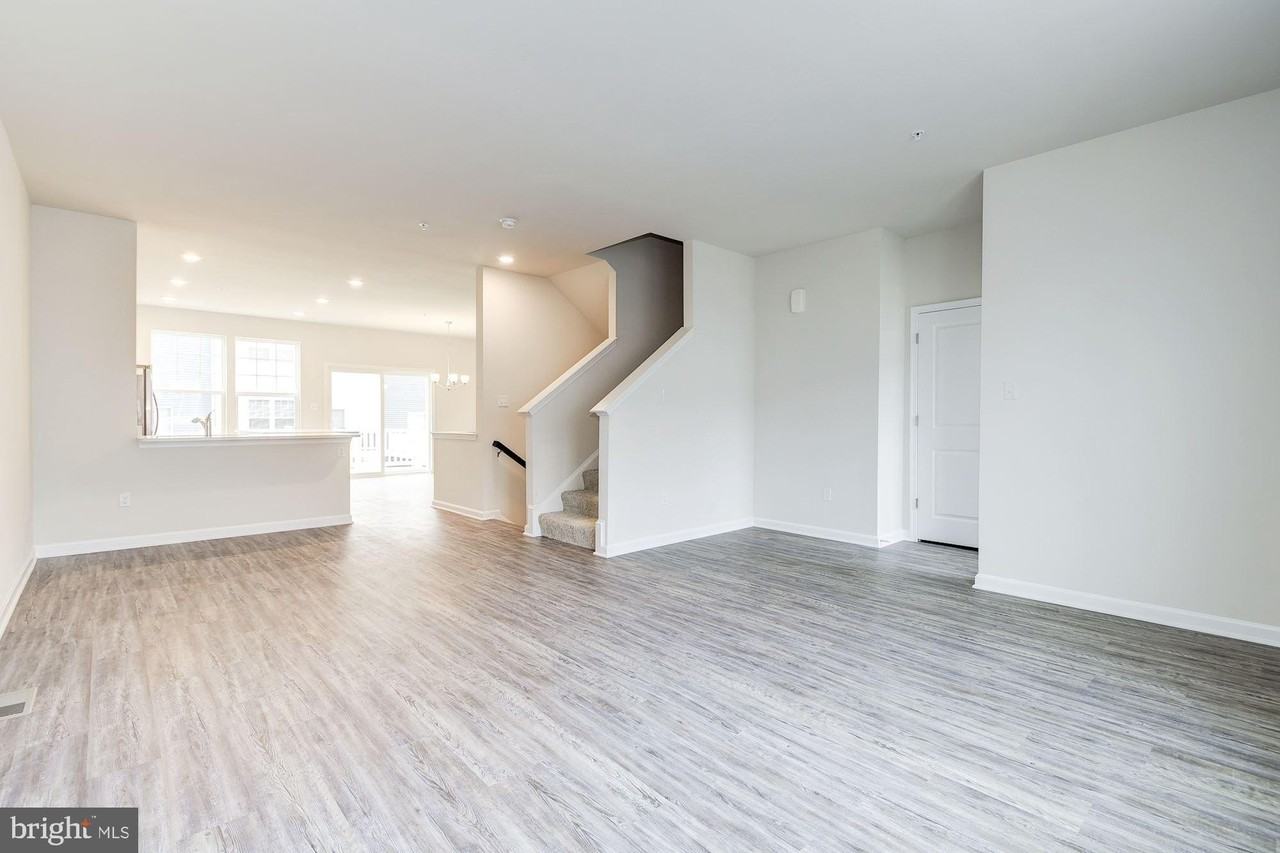 3108 Laurel Hill Rd - Photo 7 of 32