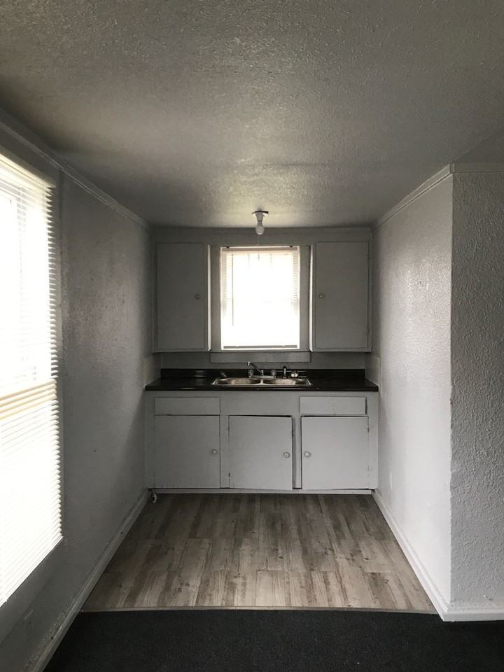 5204 Francis St - Photo 3 of 6