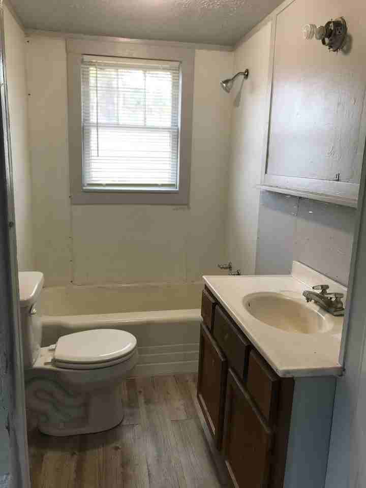 5204 Francis St - Photo 5 of 6