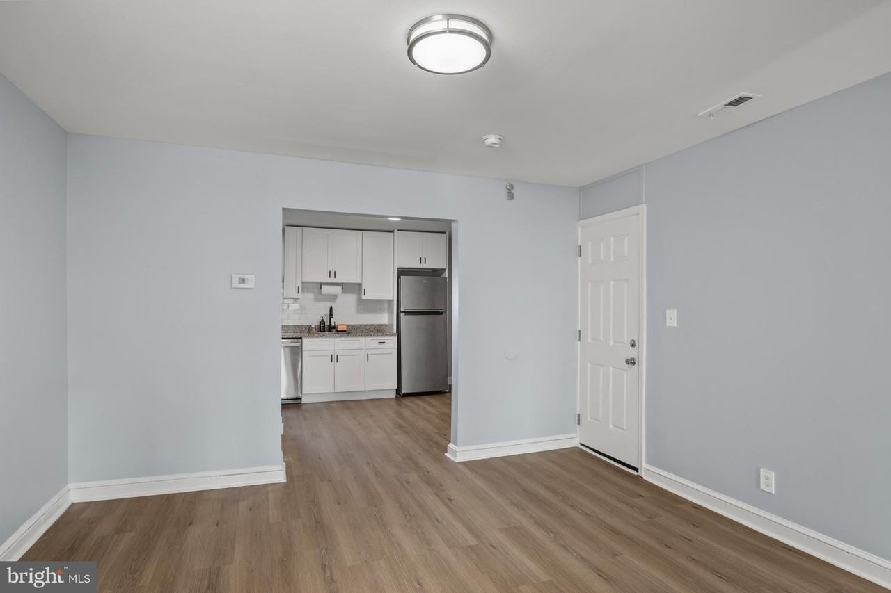 2207 Callow Ave Apt 3 #3 - Photo 4 of 19
