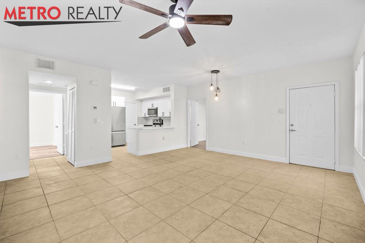 158 Southwest Peacock Boulevard #30-104 - Photo 6 of 31