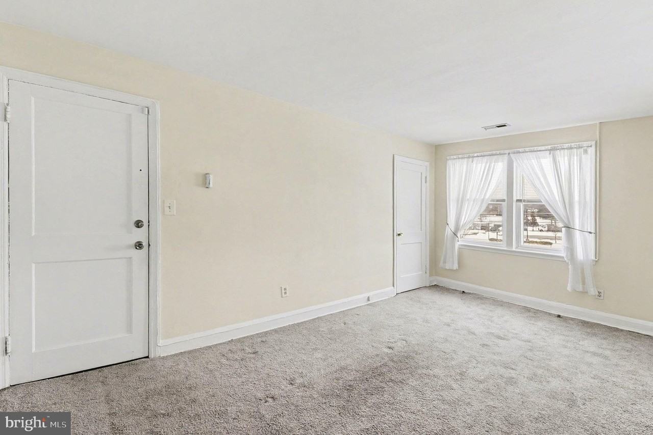 1329 TAYLOR Avenue unit: Upstairs - Photo 3 of 20