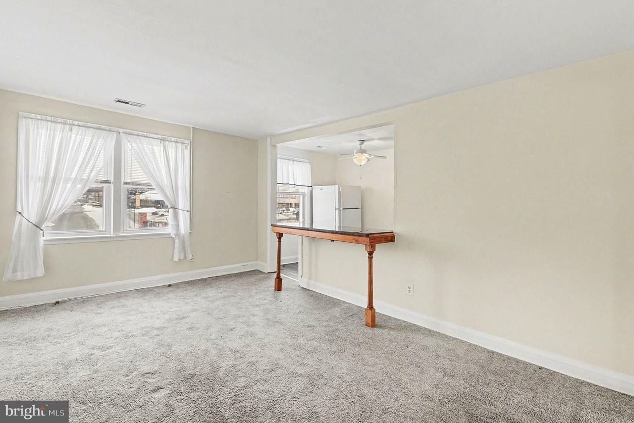 1329 TAYLOR Avenue unit: Upstairs - Photo 4 of 20