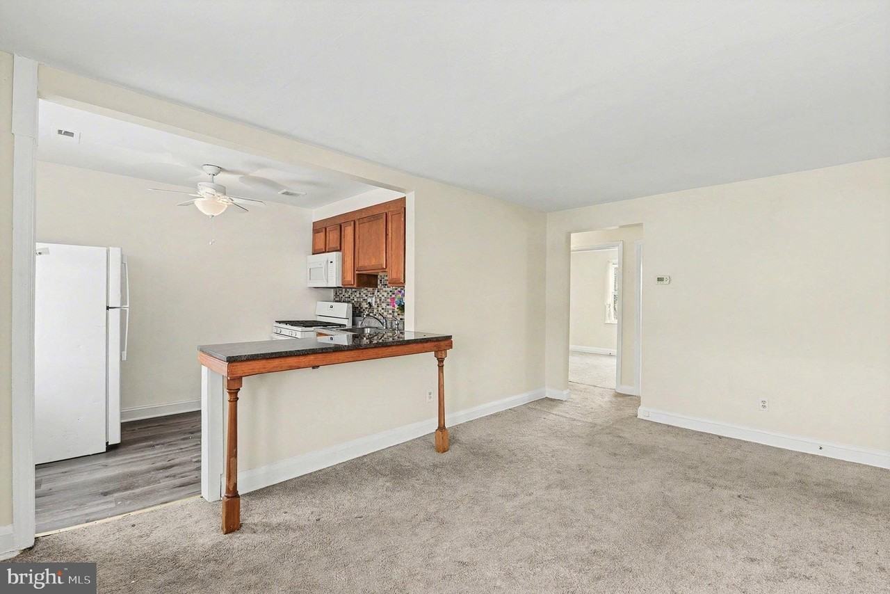 1329 TAYLOR Avenue unit: Upstairs - Photo 5 of 20