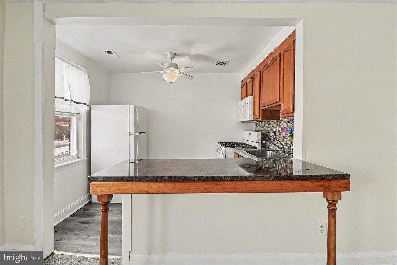 1329 TAYLOR Avenue unit: Upstairs - Photo 6 of 20