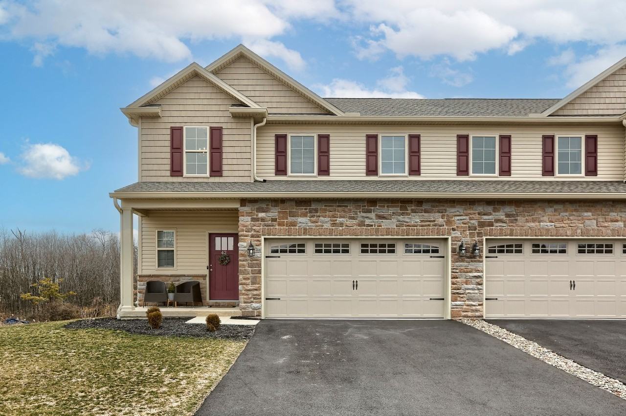 42 Crest Vw - Photo 2 of 37