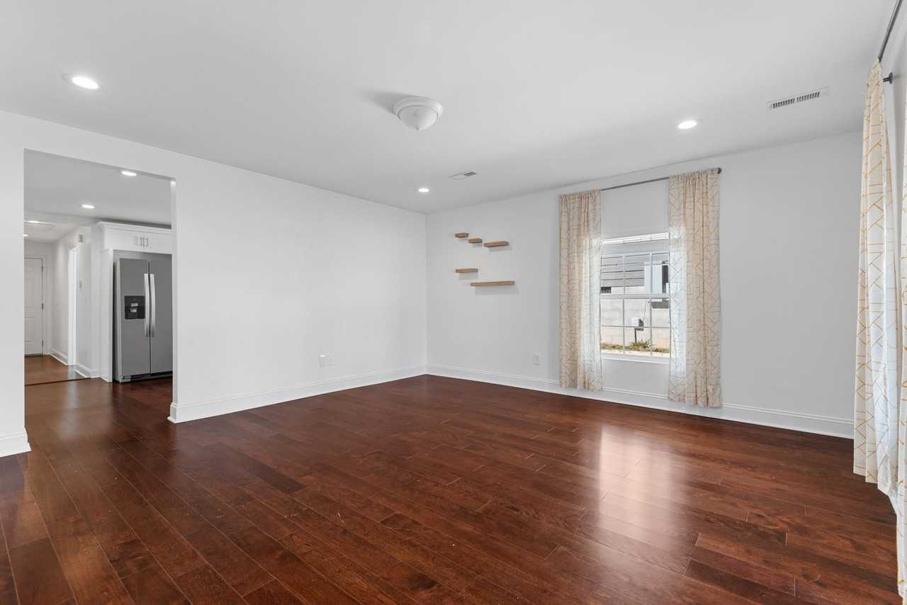 204 Dunstan Ave - Photo 3 of 44