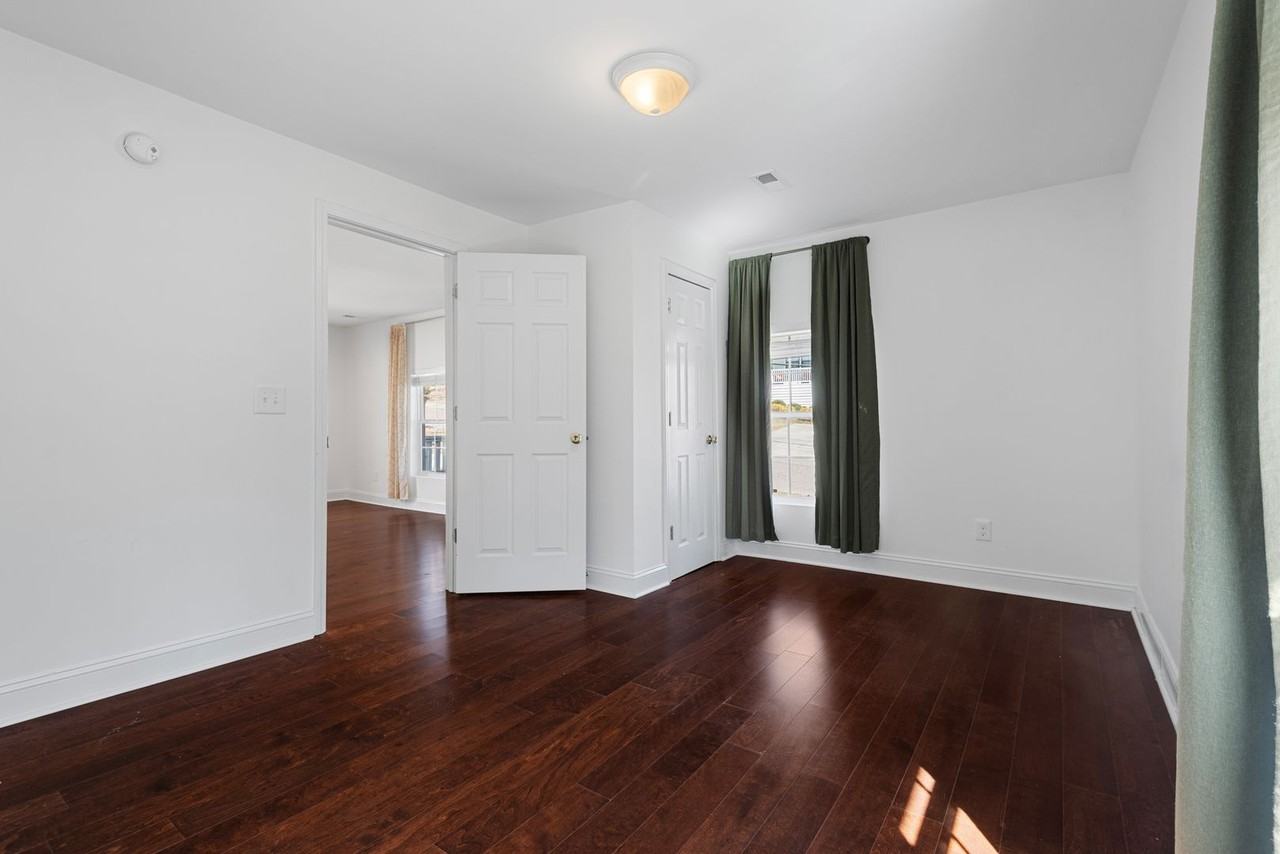 204 Dunstan Ave - Photo 4 of 44