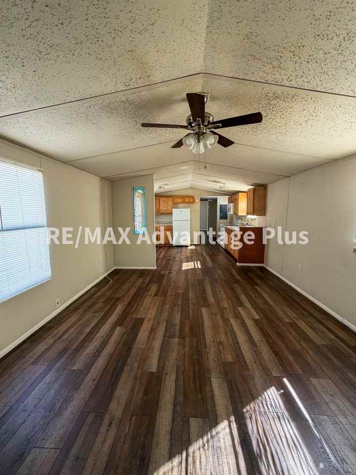 29 Oak Ln - Photo 2 of 19