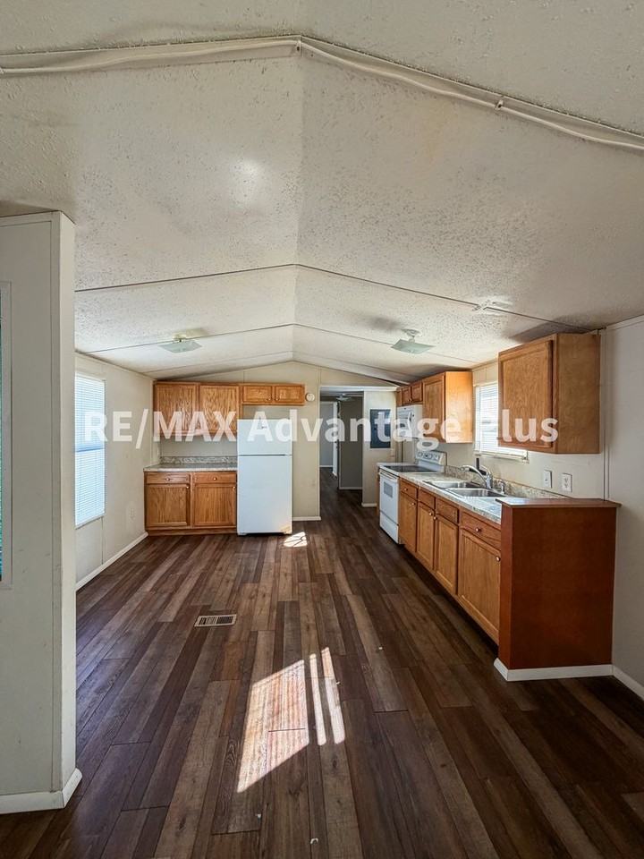 29 Oak Ln - Photo 3 of 19