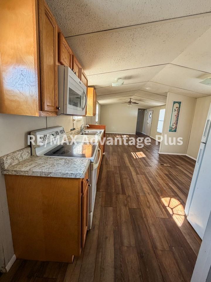 29 Oak Ln - Photo 5 of 19