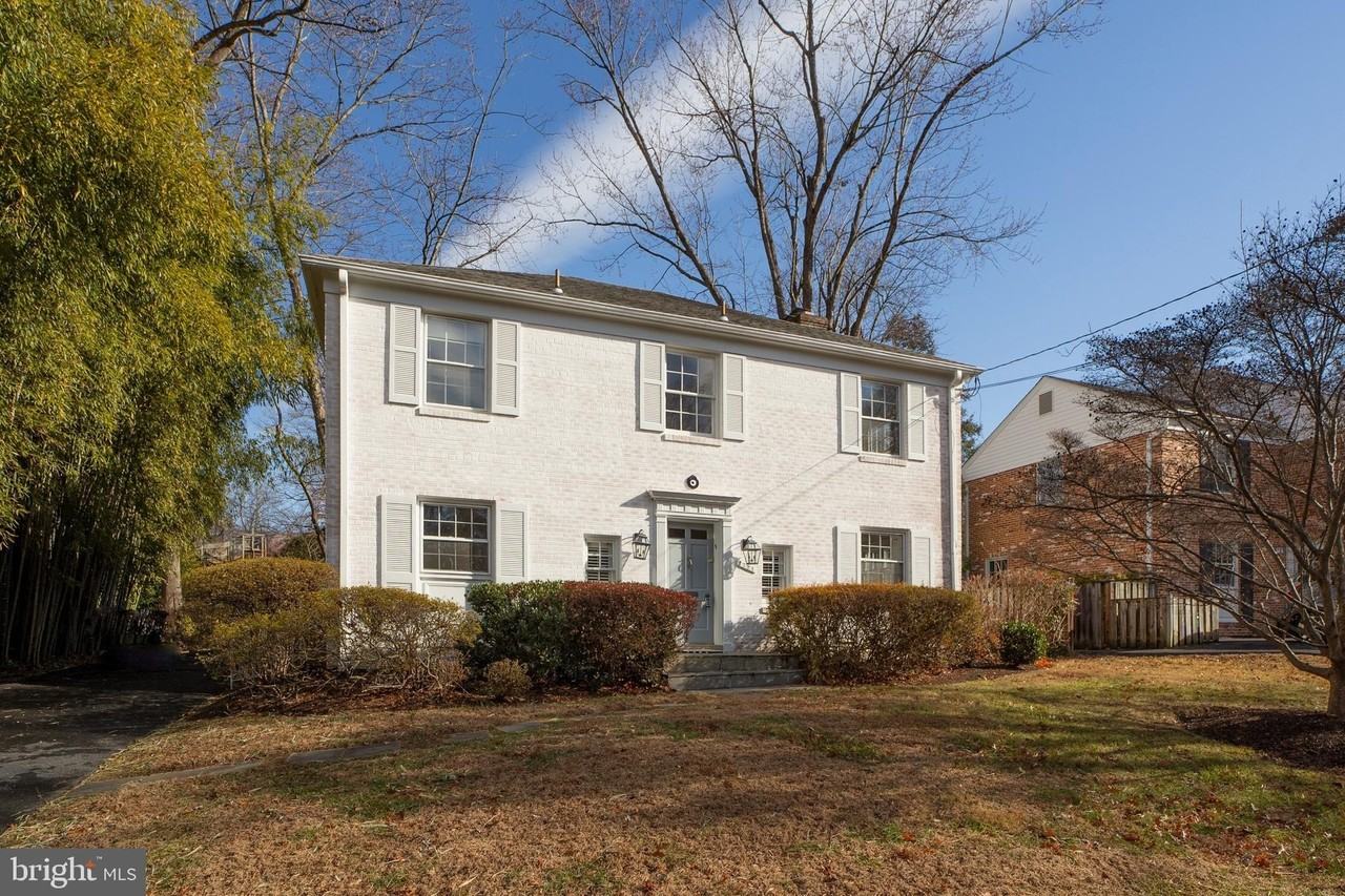 7721 Maryknoll Ave - Photo 2 of 32