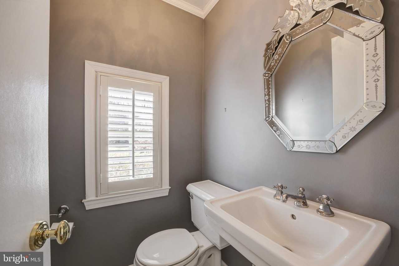 7721 Maryknoll Ave - Photo 7 of 32