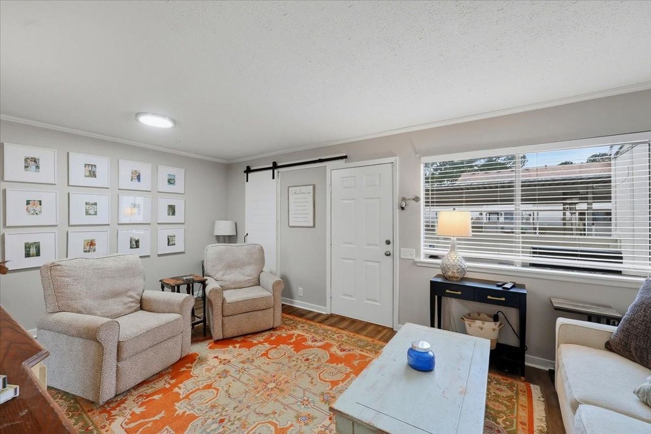 187 Lakebend Cir - Photo 2 of 26