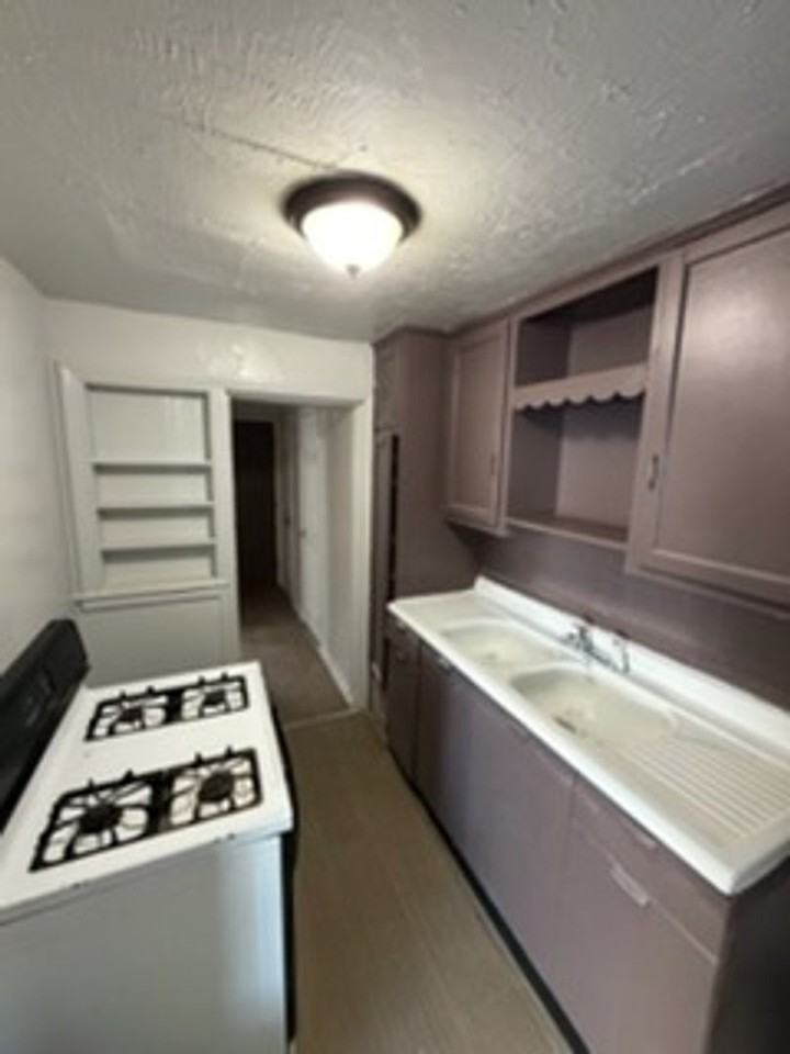 1517 E 256th St - Photo 5 of 13