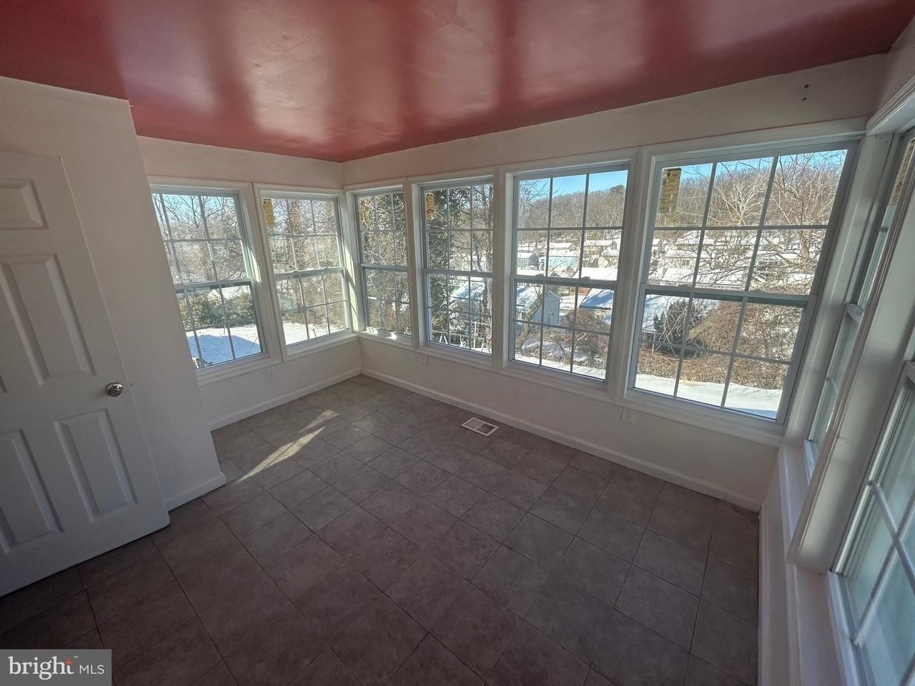 7208 Powhatan St - Photo 7 of 28