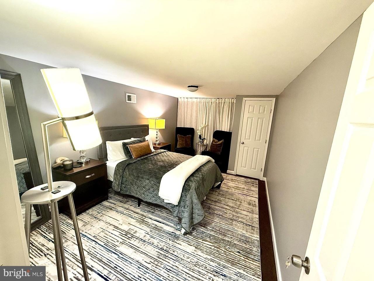 6525 Kenova St Unit B #B - Photo 4 of 14