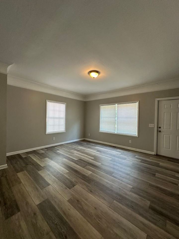 112 Simmons St - Photo 4 of 31