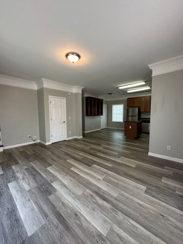 112 Simmons St - Photo 5 of 31