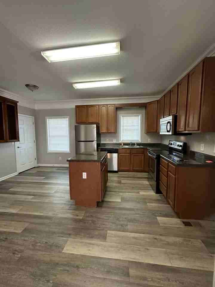 112 Simmons St - Photo 7 of 31