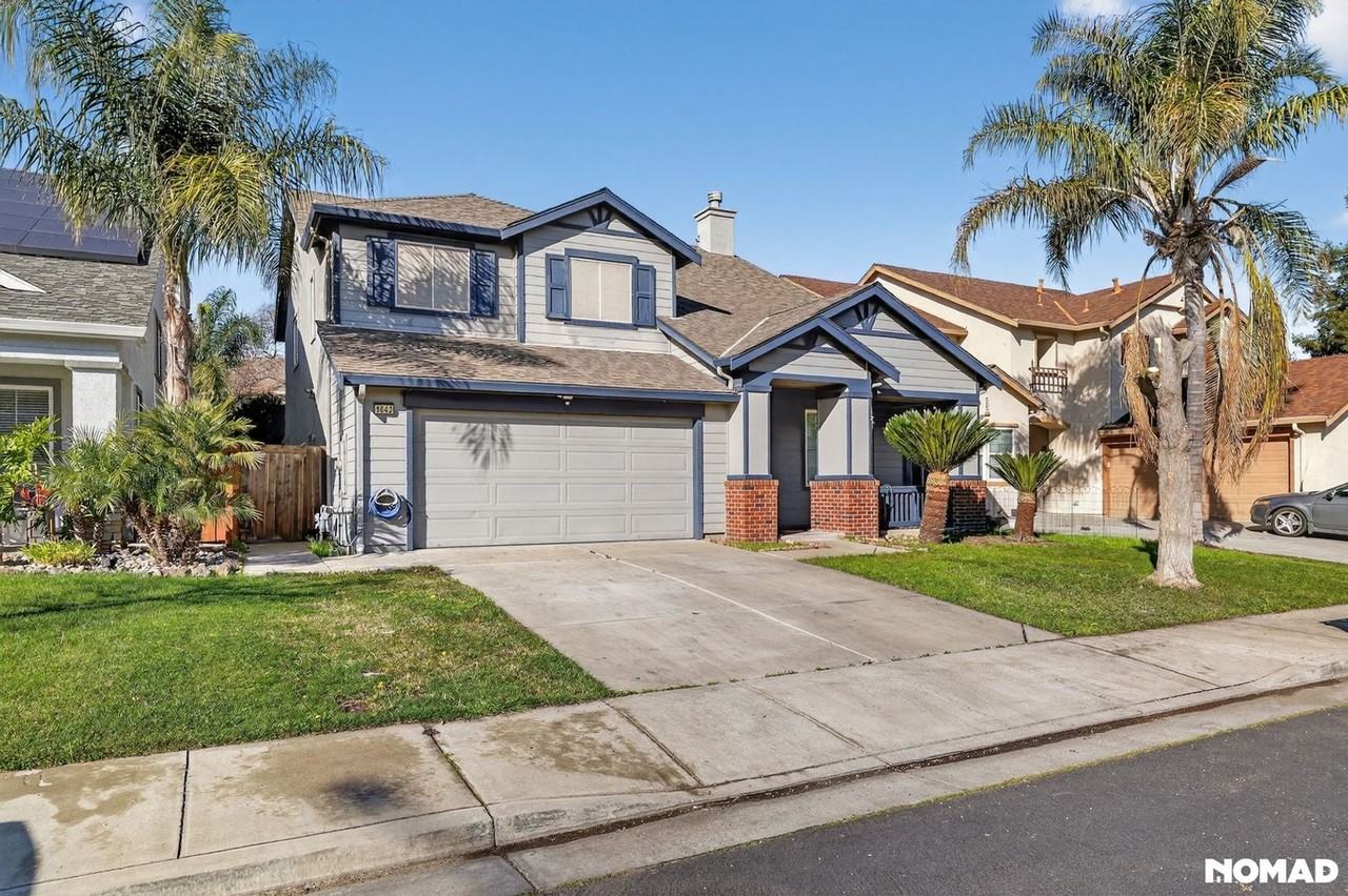 1843 Oswego Ct - Photo 3 of 39