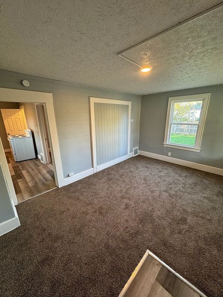 2104 17th St Ne - Photo 2 of 10