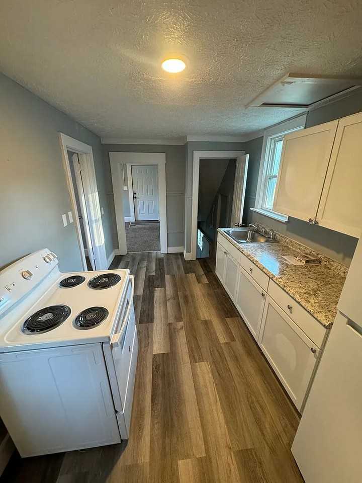 2104 17th St Ne - Photo 4 of 10